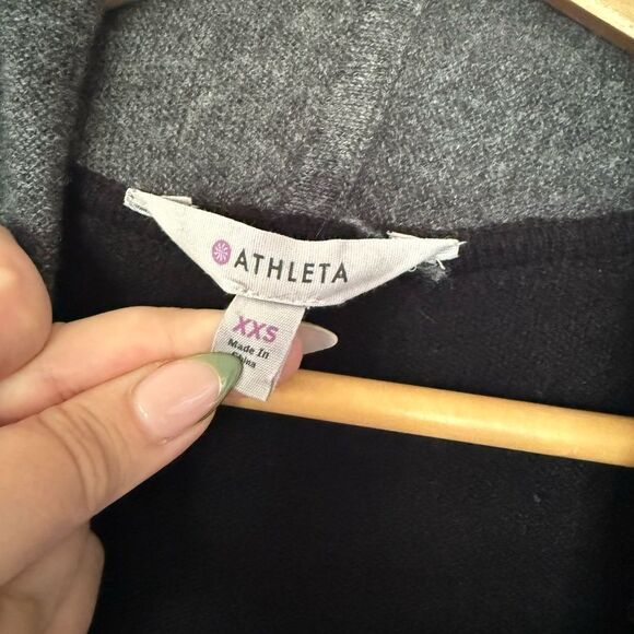 Athleta Gray and Black Women's Sweater - Picture 3 of 3